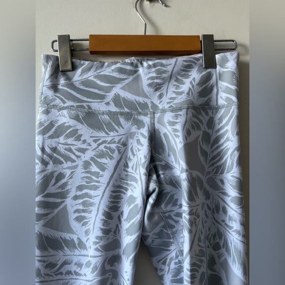 ALO Mid-rise Full length grey and white Palm Leaf Leggings - Picture 2 of 10